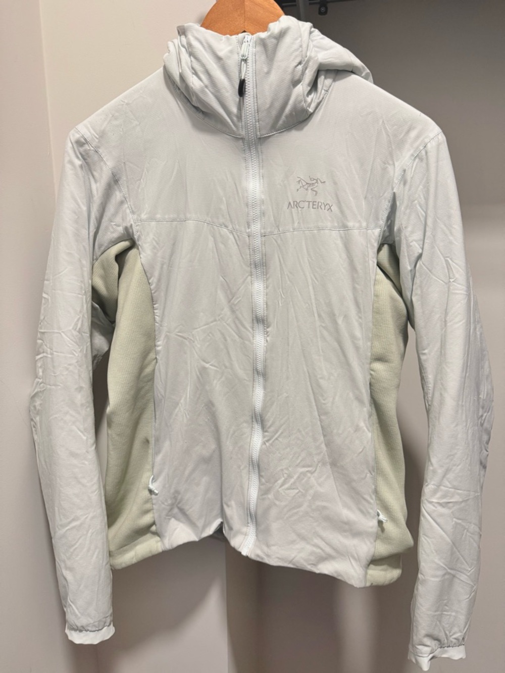 Arc'teryx Women's Pale Blue Atom LT Hooded Softshell Jacket